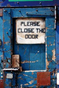 please-close-the-door